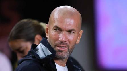 Zinedine Zidane podría volver a la acción después de más de dos años sin trabajo.