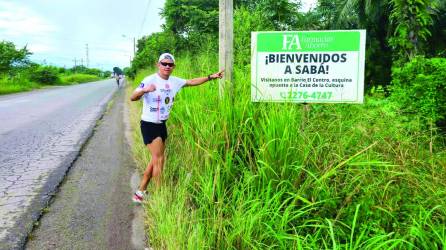 El atleta progreseño emprendió su recorrido “De costa a costa” el martes a las 3:00 am desde Trujillo, Colón. Fotos: cortesía
