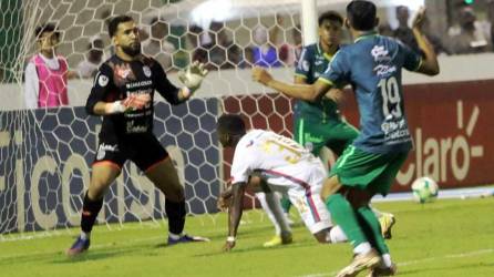 El portero panameño César Samudio ha salvado al Marathón contra el Olimpia.