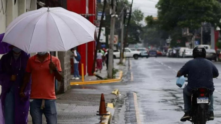 <b>José Pavón</b>, pronosticador de turno de Copeco, explicó que viento del este transporta humedad desde el Caribe hacia territorio nacional.