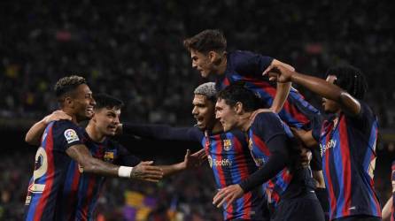 Jugadores del Barcelona celebrando el primer gol marcado por Andreas Christensen contra el Betis.