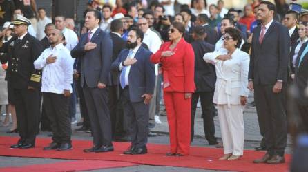 La Presidenta Xiomara Castro encabezó junto a varias funcionarios de su gobierno los actos conmemorativos al 202 años de Independencia.