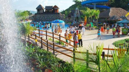 Eco Water Park Zizima abrió sus puertas el 5 de junio del 2007 y desde su apertura se convirtió en un fenómeno en San Pedro Sula, especialmente durante la Semana Santa y es por eso que a pocos días para la celebración recordamos el balneario y te contamos el misterio tras su repentino cierre de operaciones.