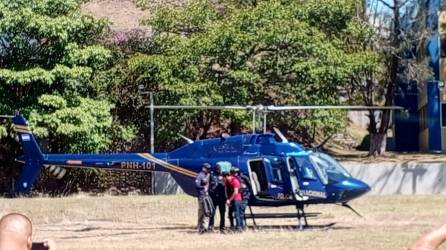 Fotografía muestra el helicóptero en el que fue trasladado el extraditable hondureño Jorge Luis Aguilar hacia Tegucigalpa.