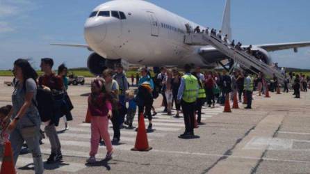 Los cientos de turistas rusos llegaron ayer a Venezuela procedentes.