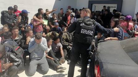 Los migrantes agradecieron a la policía mexicana por haberlos rescatado.