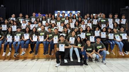 OYE, la Organización para el Empoderamiento de la Juventud, desarrolló este viernes su ceremonia de entrega de becas para estudiantes de secundaria y universidad de El Progreso.
