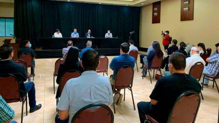Empresarios de la zona norte escucharon el planteamiento de Leo Castellón, sobre la situación del Villeda Morales.