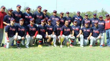 El campeón Bravos de Tegucigalpa llegó a San Pedro Sula para convertirse en el nuevo monarca del deporte de la pelota chica de Honduras.