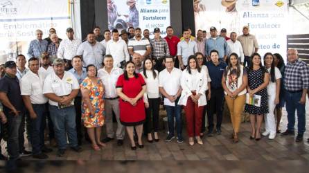 Representantes del Proyecto Heifer Internacional Honduras, la Asociación Hondureña de Procesadores de Leche (APROLECHE) y la Secretaría de Agricultura y Ganadería (SAG) se reunieron para continuar con su alanza estratégica.