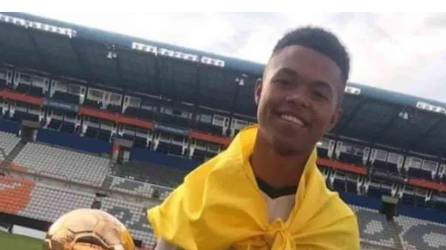 Consternación. Joven futbolista colombiano celebró un gol y recibió una brutal golpiza al extremo que se encuentra en coma.