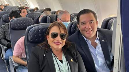 La presidenta de Honduras, Xiomara Castro, y su hijo, asesor presidencial, Héctor Zelaya.