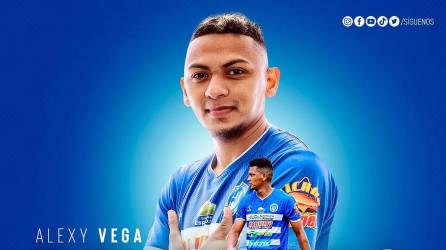 Alexy Vega finalmente se decidió por seguir en el Victoria y extender su contrato.