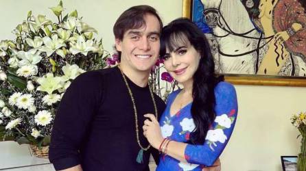 Maribel Guardia juanto a su fallecido hijo.