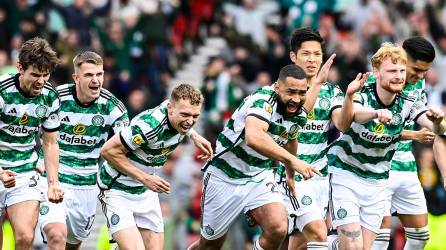 Celebración de los futbolistas del Celtic luego de la victoria por penales.