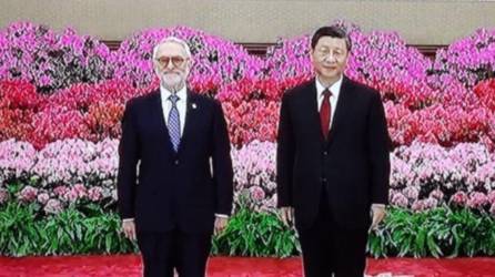 Moncada y XI Jinping en el evento diplomático.