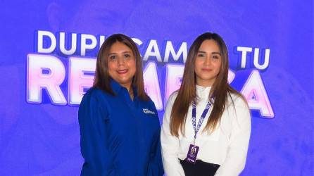 Lourdes Gálvez, gerente corporativo de Mercadeo de Farmacias Kielsa y Jennifer Ruiz, gerente comercial de País de Tengo.