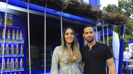 Cinthia Hernández, gerente de marca Barena y Kervin García, gerente de Medios de Cervecería Hondureña, realizaron el lanzamiento oficial de la campaña de verano.