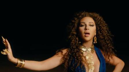 Cantante y actriz, la libanesa se encargó de los arreglos de la canción ‘Tukoh Taka’ y la coreografía del video oficial a ritmo de danza árabe.