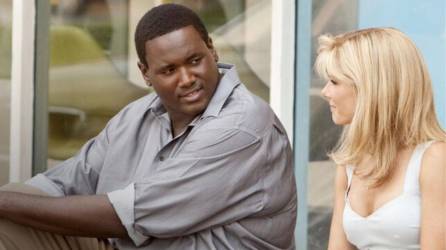 Michael Oher, el exjugador de futbol americano y quien inspiró con su vida el guión para la película ‘The Blind Side’ (Un sueño posible), presentó una petición de demanda a sus padres adoptivos en Tennessee debido a que supuestamente lo utilizaron para hacerse millonarios.