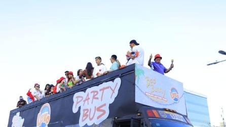 El Party Bus es una de las experiencias de las que pueden gozar los fans de Bad Bunny.