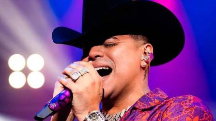 Desde hace varios meses se ha especulado que el polémico cantante podría emprender su carrera musical en solitario tal y como lo han hecho muchos cantantes de regional mexicano.