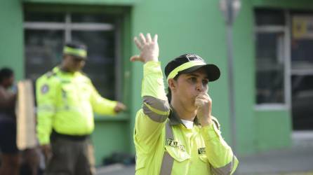 Doris Aminta Fajardo (40 años), es una Policía Municipal, sus funciones diarias la obligan a estar bajo altas temperaturas y durante el invierno expuesta al frío o la lluvia.