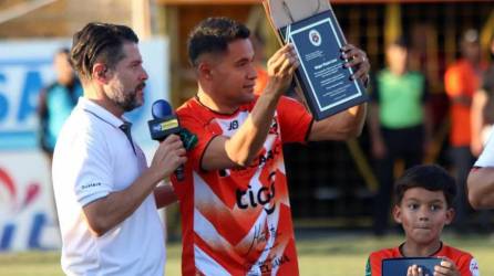 Roger Rojas se mostró agradecido por el apoyo que le ha brindado su equipo Puntarenas y su ex club Alajuelense.