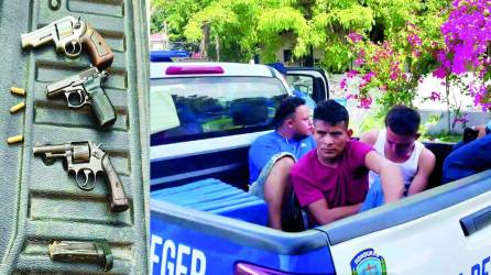 Los tres hombres fueron capturados por agentes de la Policía de Tránsito.