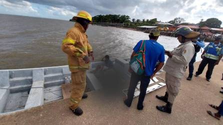 Cuerpo de Bomberos levanta informe del accidente en la laguna de Puerto Lempira, Gracias a Dios.