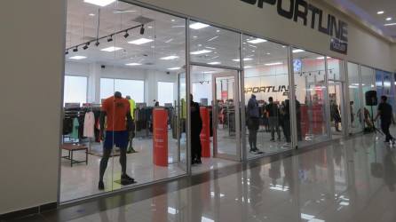 Sportline inaugura nueva tienda pop up store en Megaplaza, El Progreso.