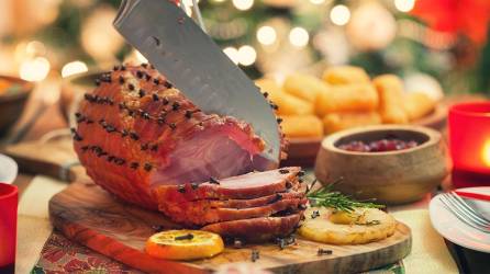 Esta Navidad, tómate un momento para apreciar el sabor único del cerdo en tu cena navideña.