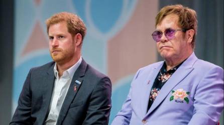 El príncipe Harry y Elton John tienen un vínculo gracias a la amistad que tenía el cantante con su madre, la princesa Diana de Gales.