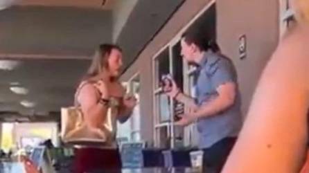 VIDEO: Tenía un cita con una mujer y descubrió que es hombre vestido de mujer