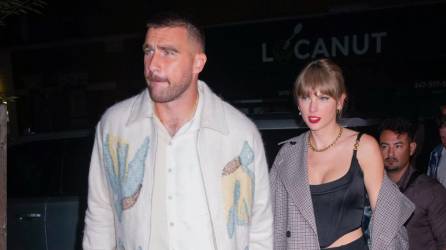 Travis Kelce y Taylor Swift presumen su amor al mundo entero.