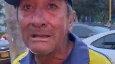 Video: Abuelito rompe en llanto tras robarle carrito de vender paletas