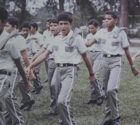 El álbum privado de la infancia y juventud de Juan Orlando Hernández