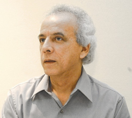 'Bajo el almendro... junto al volcán” al teatro