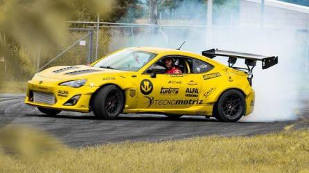 Piloto internacional de drifting brinda taller a hondureños