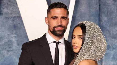 Sebastian Lletget y Becky G durante la pasada fiesta post Óscar.