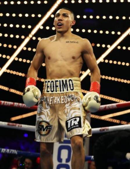 El boxeador de raíces hondureños ahora buscará para el próximo año pelear el título mundial.