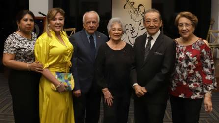 Sheila García, Ruth Rápalo, Julio Escoto, Hilda Sabillón, Jorge Coto y Ana María Alemán.