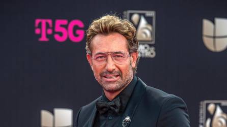 El actor Gabriel Soto ha sido presentador en la gala de premios. Los organizadores no han anunciado aún quiénes serán los conductores este año.