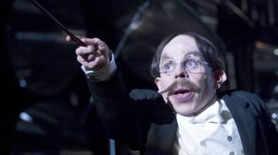 Warwick Davis personificó a el profesor Filius Flitwick en la saga fantástica de ‘Harry Potter’.