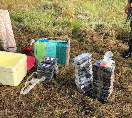 Avioneta incautada venía cargada con 64 kilos de cocaína