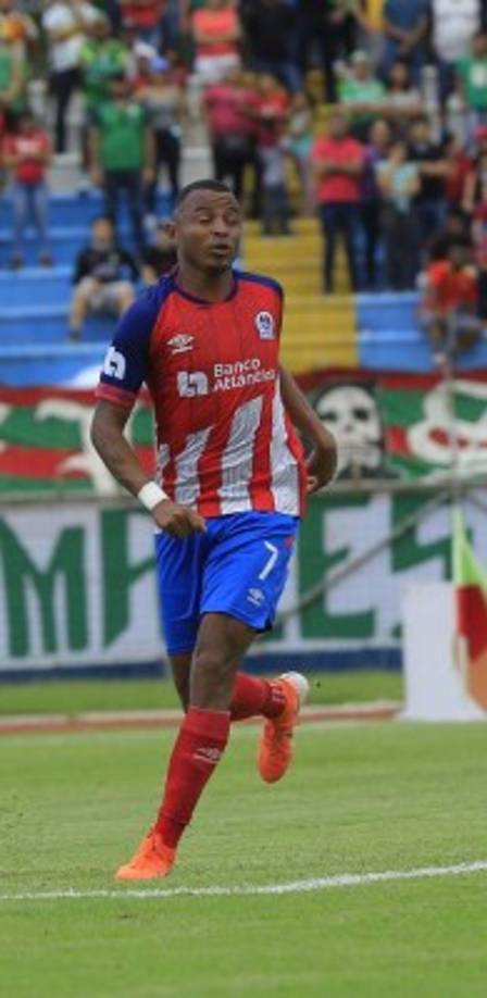 Ovidio Lanza: El delantero no estará en el 11 titular del Olimpia ante Vida.