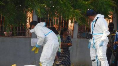Forenses llegaron al lugar para el reconocimiento de ley.