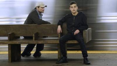 La serie creada por Sam Esmail está protagonizada por Rami Malek y Christian Slater. La segunda temporada se está realizando, aunque la primera no tiene tanto éxito.