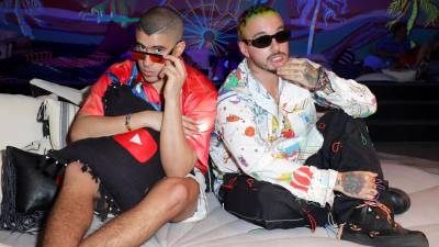 J Balvin y Bad Bunny lanzaron un álbum musical en colaboración, el cual se denominó “Oasis”. Fue lanzado el 28 de junio del 2019, siendo un éxito a nivel mundial.