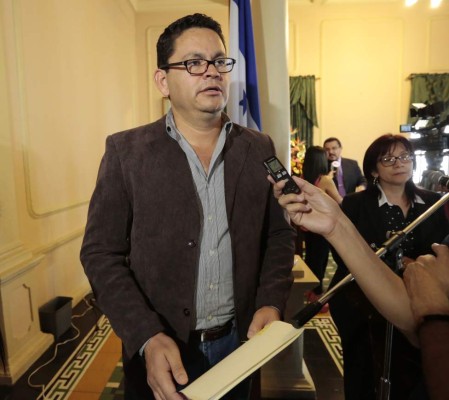 Pueden negar más licencias a dirigentes: Escoto